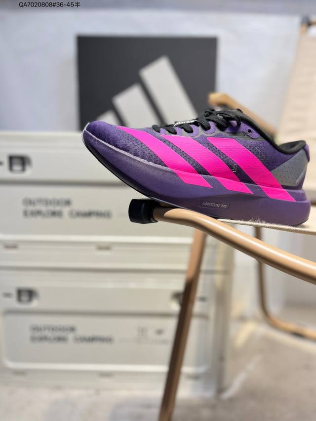 Adidas Adizero Evo Sl M 阿迪超轻透气缓震跑鞋 整体外观造型与Adizero Adios Pro Evo 1非常相似 中底配置方面搭载全掌