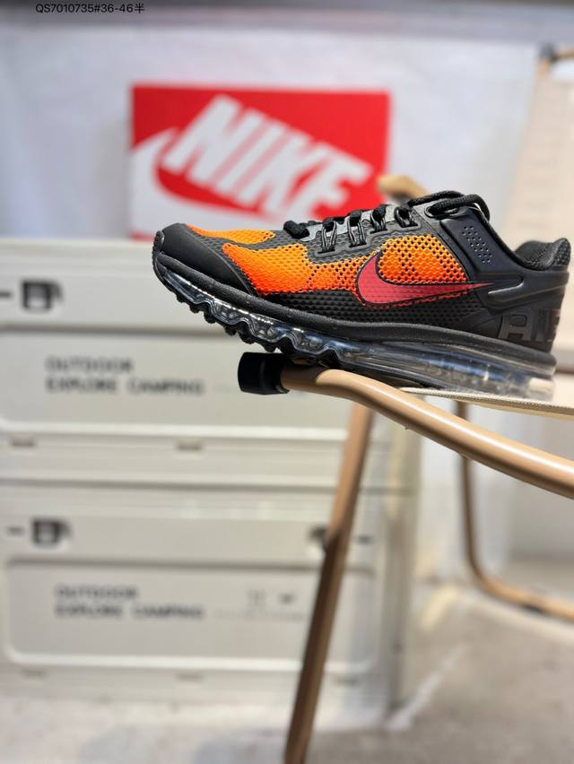 Nk Air Max 2013 经典舒适时尚耐磨透气低帮气垫跑步鞋 携时尚设计闪亮回归 出众有型 采用网眼布细节和运动风无缝覆面 助你保持清爽感受 塑就焕新造型