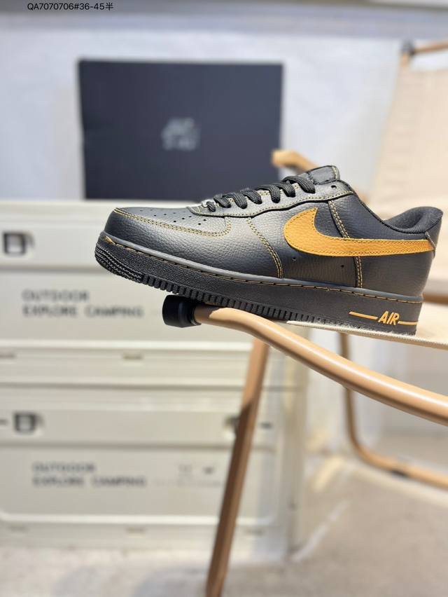 耐克 Nike Air Force 1 '07空军一号 百搭休闲运动板鞋。柔软、弹性十足的缓震性能和出色的中底设计，横跨复古与现代的外型结合，造就出风靡全球三十