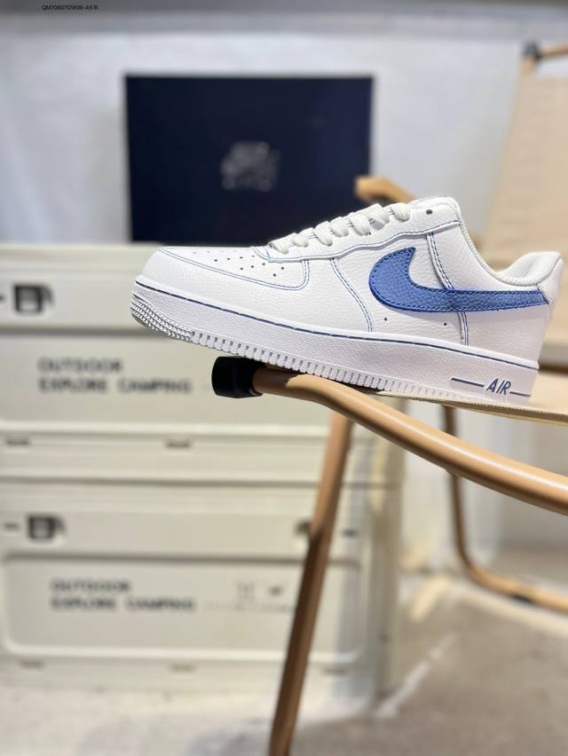 耐克 Nike Air Force 1 '07空军一号 百搭休闲运动板鞋。柔软、弹性十足的缓震性能和出色的中底设计，横跨复古与现代的外型结合，造就出风靡全球三十