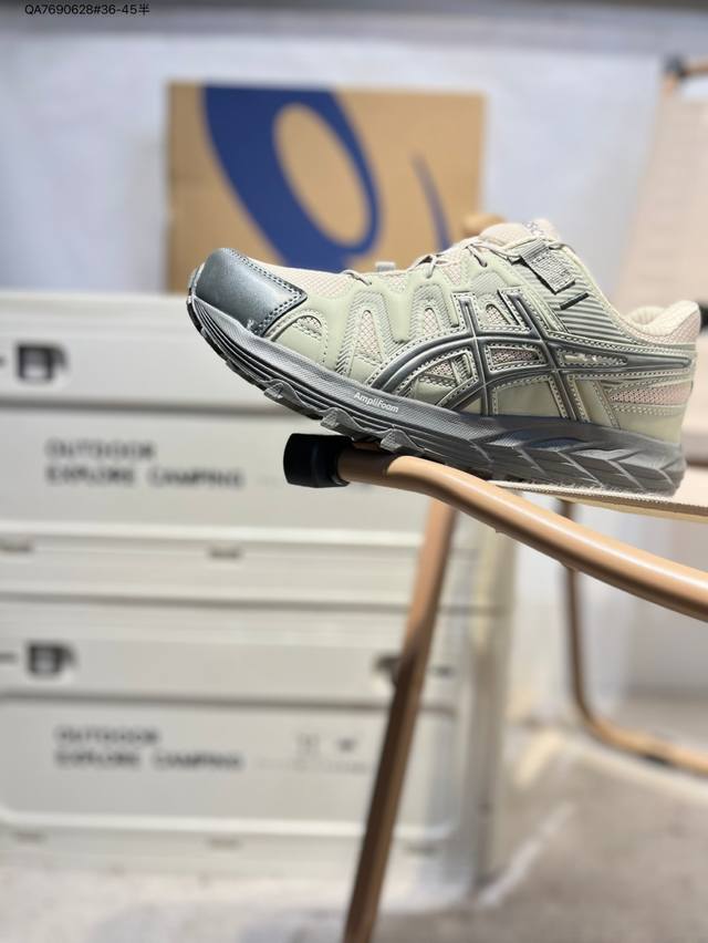 Asics Gel-Sonoma Fe亚瑟士经典跑鞋 如今机能风和户外风吹得正劲，便是主打“Urban Outdoor机能越野风格”，城市和户外场景都能轻松应对