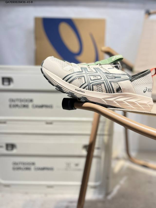 Asics Gel-Sonoma Fe亚瑟士经典跑鞋 如今机能风和户外风吹得正劲，便是主打“Urban Outdoor机能越野风格”，城市和户外场景都能轻松应对