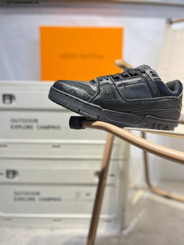 路易威登 Louis Vuitton Lv路易威登板鞋 新款 Lv Trainer最新配色运动鞋 L家 篮球鞋风格运动鞋 该鞋由艺术总监 Virgil Ablo