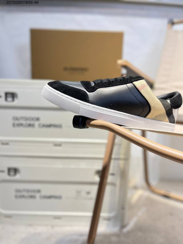 Burberry 巴宝莉经典配色 新款男士帆布休闲鞋、面料精选牛皮，羊皮内里，防滑橡胶大底。精美线条、简约大气，上脚舒服上挡次、休闲旅游上上选8024125 Z