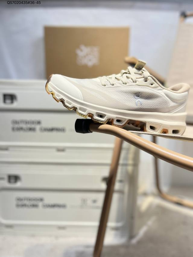 On昂跑 全新综合体能训练运动鞋Cloud X 舒适乐趣跑，缓震、轻量 On昂跑 Cloudsurfer上演中底“变形计” ，打破传统格局缔造柔软脚感。 On昂