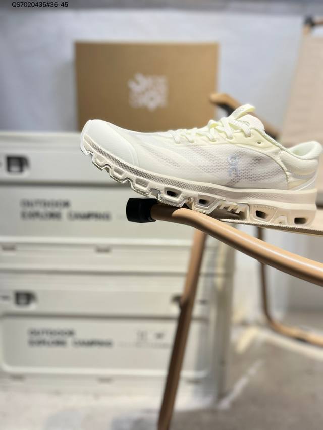 On昂跑 全新综合体能训练运动鞋Cloud X 舒适乐趣跑，缓震、轻量 On昂跑 Cloudsurfer上演中底“变形计” ，打破传统格局缔造柔软脚感。 On昂