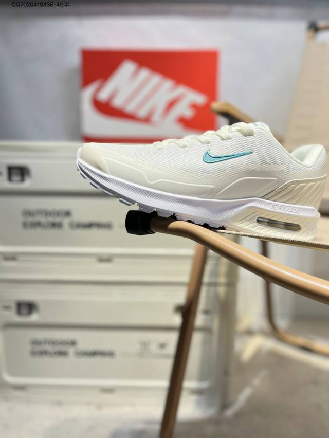 耐克 Nike Air Max Bia 新款缓震运动跑鞋 核心亮点在于其八腔气垫结构 根据不同部位设定的气压值专为行走设计 提供卓越的舒适感 鞋面的设计让人联想