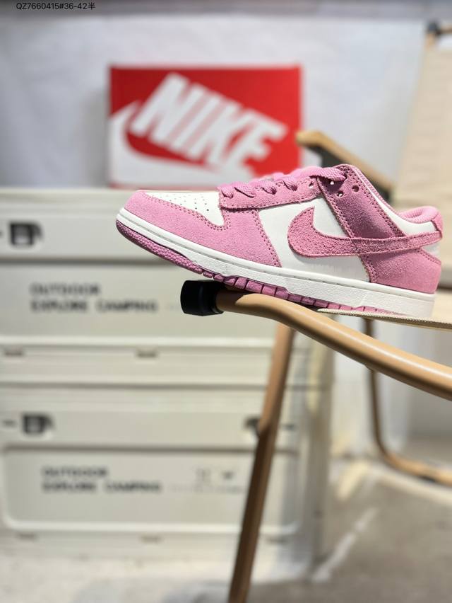 耐克Nike Dunk Low 板鞋Sb系列经典百搭休闲运动板鞋加厚鞋舌的填充，使舒适性大大提升，同时也更方便穿脱中底部分则加入了脚感柔软舒适Zoomair气垫