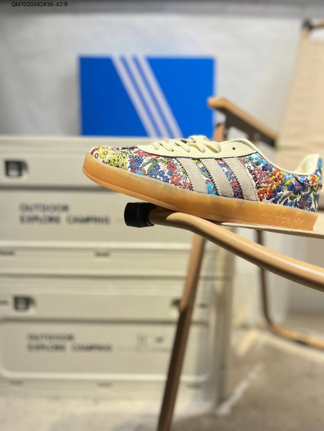 Adidas 阿迪达斯 德训系列 男女鞋半码制，升级原楦开发版型，采用翻毛皮鞋面材质，内环保海玻璃鞋垫，外置Rb橡胶大底将复古进行到底，阿迪达斯Adidas G