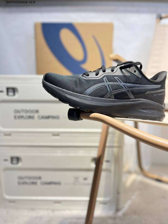 Asics Gt- 13亚瑟士经典跑鞋 如今机能风和户外风吹得正劲，便是主打“Urban Outdoor机能越野风格”，城市和户外场景都能轻松应对。关键是跑鞋的