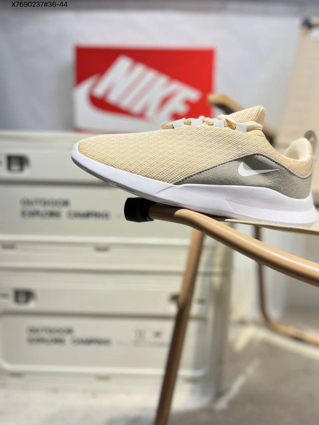Nike Viale 耐克网面轻便舒适透气运动休闲跑步鞋。设计灵感源自马拉松跑步鞋，带来格外轻盈的脚感，以现代手法诠释快速理念。轻盈网眼鞋面结合合成材质翻毛皮，
