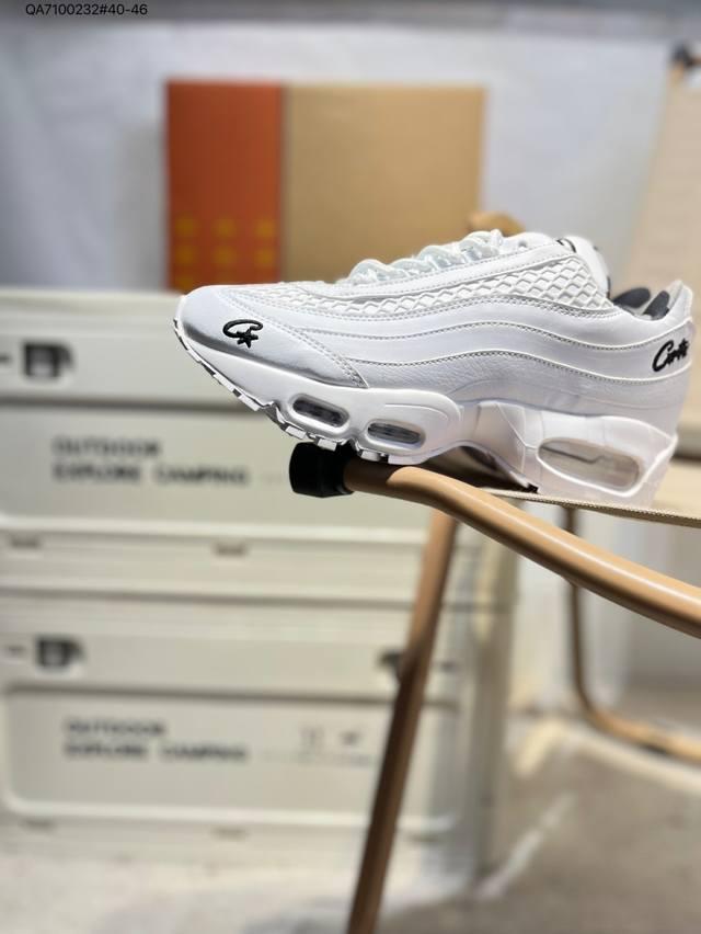 耐克Nike Air Max 95 潮流百搭 气垫缓震慢跑鞋 休闲防滑运动鞋！Nike耐克男鞋跑步鞋经典透气舒适运动鞋休闲鞋。为了迎接今年的世界地球日，Nike