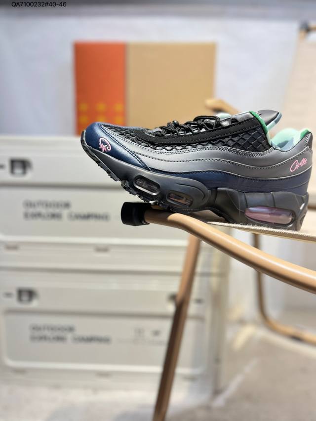 耐克Nike Air Max 95 潮流百搭 气垫缓震慢跑鞋 休闲防滑运动鞋！Nike耐克男鞋跑步鞋经典透气舒适运动鞋休闲鞋。为了迎接今年的世界地球日，Nike