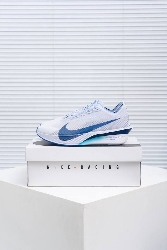 核心私 Nike Zoomx Vaporfly Next% 4 马拉松系列公路竞速超轻缓震跑步鞋 Hf6414 001#鞋款轻盈，同时保持出色性能表现。此鞋款质