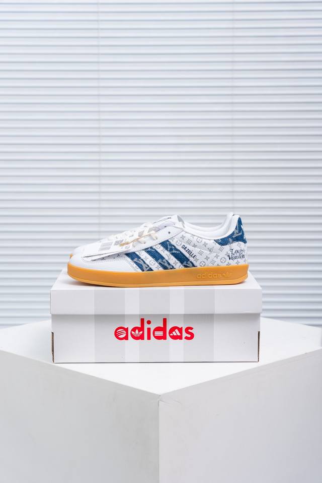 核心私 Adidas Samba Og 桑巴舞街头系列德训运动板鞋 采用固色翻毛皮组合牛剖革鞋面材质 外置正确3层组合围条加厚烟胶橡胶大底 货号：Sc9207-