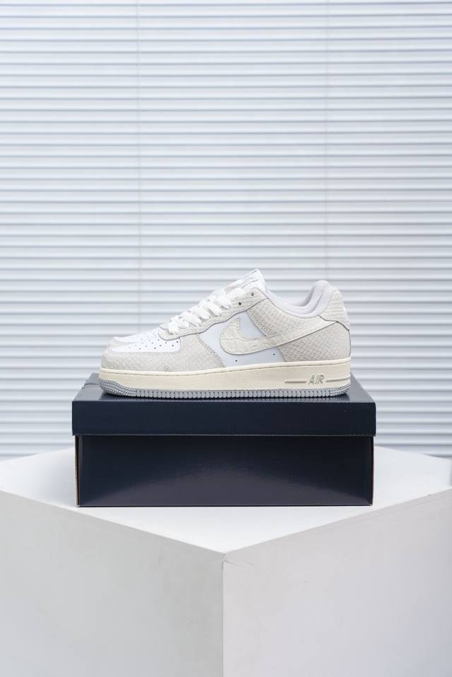 核心私 Air Force 1 原装级别 原楦头原纸板 打造纯正空军版型专注外贸渠道 全掌内置蜂窝气垫 原盒配件 原厂中底钢印、拉帮完美 货号：Dx2678 尺
