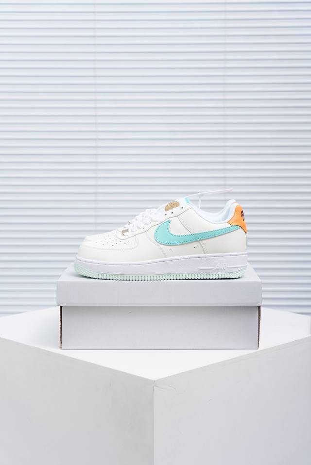 核心私 Air Force 1 原装级别 原楦头原纸板 打造纯正空军版型专注外贸渠道 全掌内置蜂窝气垫 原盒配件 原厂中底钢印、拉帮完美 货号：Hm3728 1