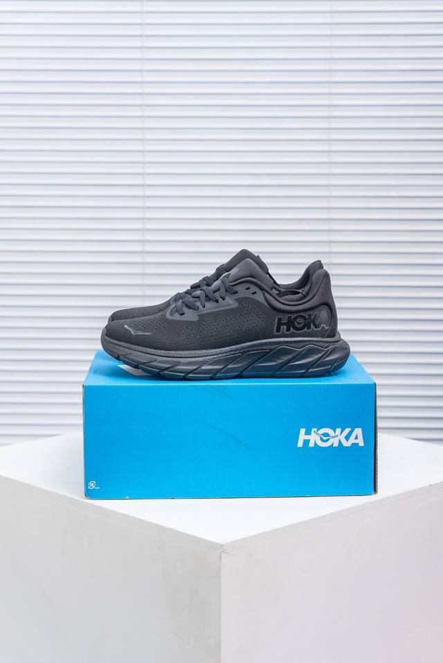 核心私 Hoka One One Arahi 7 低帮专业越野跑步鞋 实拍首发 粗矿型的鞋身上脚特别修饰腿型 经典的胖鱼头鞋型 超高颜值 厚重皮质与热压鞋身质感
