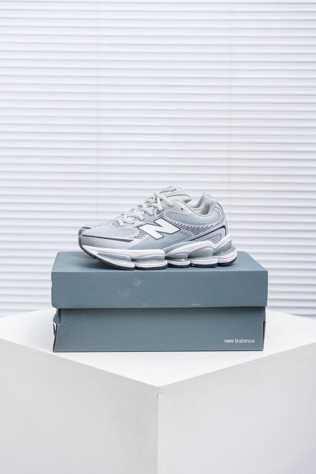 核心私 New Balance 新百伦 Nb 0 网面休闲鞋 复古还要机能，Nb官方重磅新品。一款融合复古设计与现代科技的跑鞋，以其经典的造型和舒适脚感，成为2