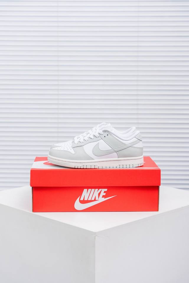 核心私 Nike Dunk 全套原楦原模倾力打造完美版型 独家原厂航空铝磨具打磨大底 鞋头坡度极致还原 无解鞋型 原盒原配 圈内天花板工艺 原厂冲刀 超高清洁度