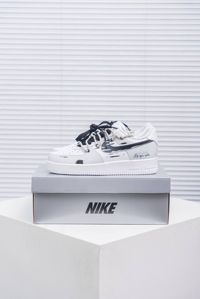 核心私 Air Force 1 原装级别 原楦头原纸板 打造纯正空军版型专注外贸渠道 全掌内置蜂窝气垫 原盒配件 原厂中底钢印、拉帮完美 货号：Cw2288 1