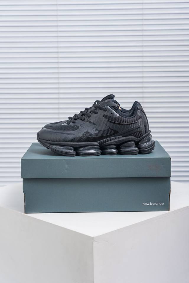 核心私 New Balance 新百伦 Nb 0 网面休闲鞋 复古还要机能，Nb官方重磅新品。一款融合复古设计与现代科技的跑鞋，以其经典的造型和舒适脚感，成为2