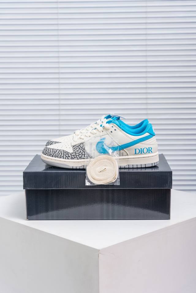 核心私 Nike Dunk 全套原楦原模倾力打造完美版型 独家原厂航空铝磨具打磨大底 鞋头坡度极致还原 无解鞋型 原盒原配 圈内天花板工艺 原厂冲刀 超高清洁度