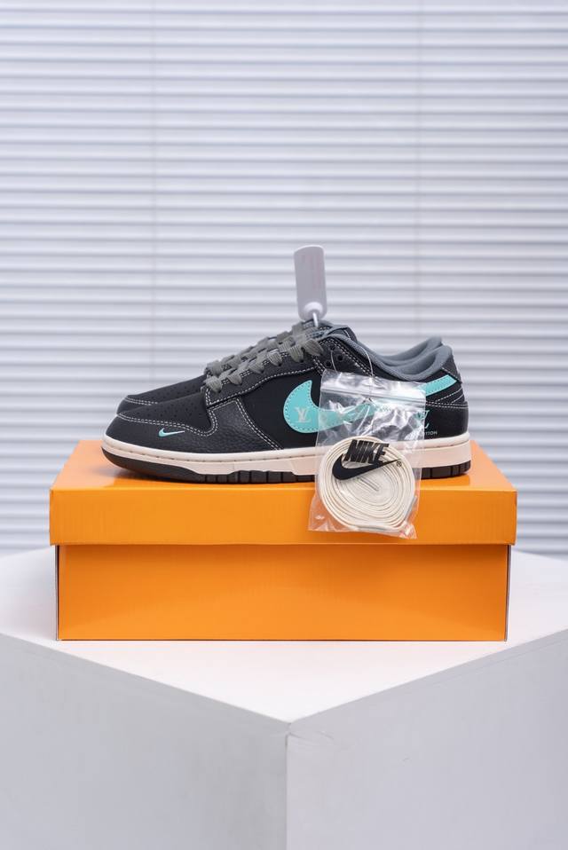 核心私 Nike Dunk 全套原楦原模倾力打造完美版型 独家原厂航空铝磨具打磨大底 鞋头坡度极致还原 无解鞋型 原盒原配 圈内天花板工艺 原厂冲刀 超高清洁度