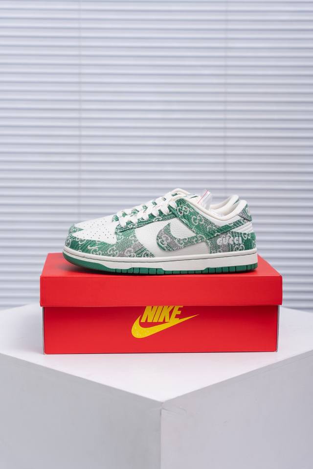 核心私 Nike Dunk 全套原楦原模倾力打造完美版型 独家原厂航空铝磨具打磨大底 鞋头坡度极致还原 无解鞋型 原盒原配 圈内天花板工艺 原厂冲刀 超高清洁度