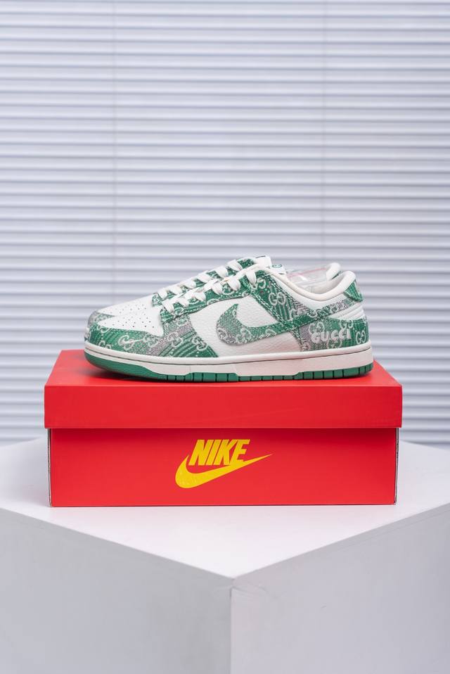 核心私 Nike Dunk 全套原楦原模倾力打造完美版型 独家原厂航空铝磨具打磨大底 鞋头坡度极致还原 无解鞋型 原盒原配 圈内天花板工艺 原厂冲刀 超高清洁度