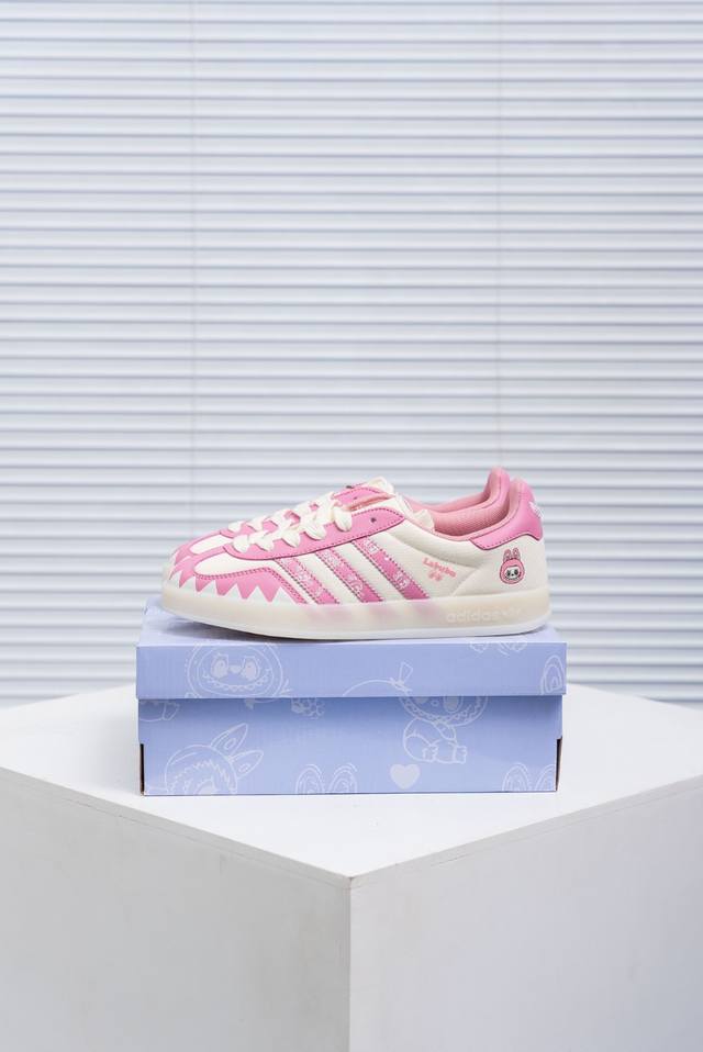 核心私 Adidas Samba Og 桑巴舞街头系列德训运动板鞋 采用固色翻毛皮组合牛剖革鞋面材质 外置正确3层组合围条加厚烟胶橡胶大底 货号：Dm1234