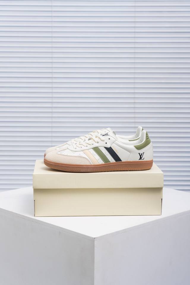 核心私 Adidas Samba Og 桑巴舞街头系列德训运动板鞋 采用固色翻毛皮组合牛剖革鞋面材质 外置正确3层组合围条加厚烟胶橡胶大底 货号：Gj75809