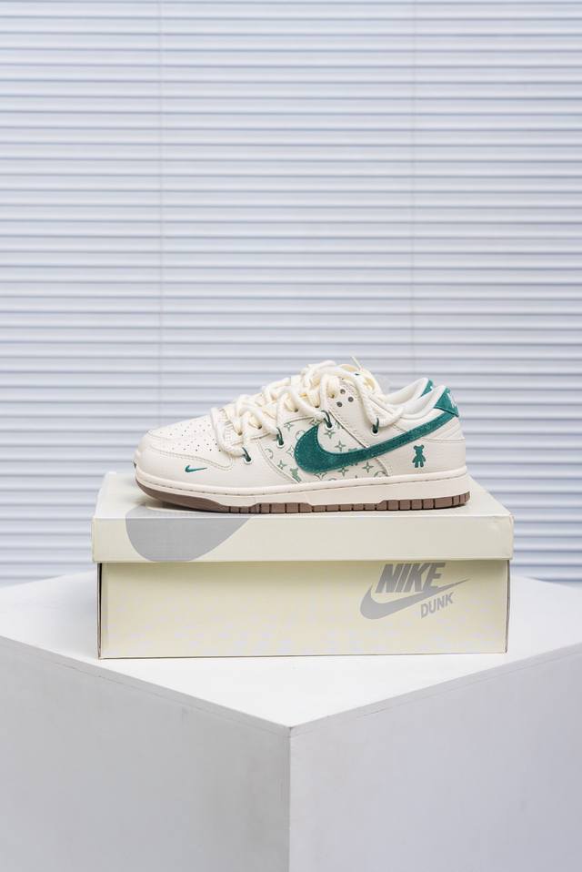 核心私 Nike Dunk 全套原楦原模倾力打造完美版型 独家原厂航空铝磨具打磨大底 鞋头坡度极致还原 无解鞋型 原盒原配 圈内天花板工艺 原厂冲刀 超高清洁度