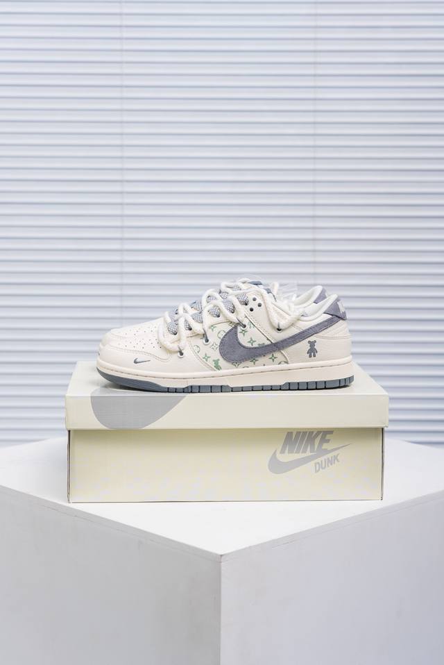 核心私 Nike Dunk 全套原楦原模倾力打造完美版型 独家原厂航空铝磨具打磨大底 鞋头坡度极致还原 无解鞋型 原盒原配 圈内天花板工艺 原厂冲刀 超高清洁度