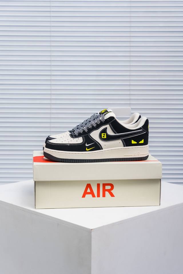 核心私 Air Force 1 原装级别 原楦头原纸板 打造纯正空军版型专注外贸渠道 全掌内置蜂窝气垫 原盒配件 原厂中底钢印、拉帮完美 货号：Xl1979 1