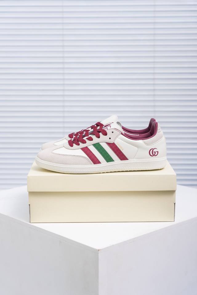 核心私 Adidas Samba Og 桑巴舞街头系列德训运动板鞋 采用固色翻毛皮组合牛剖革鞋面材质 外置正确3层组合围条加厚烟胶橡胶大底 货号：Gj75802