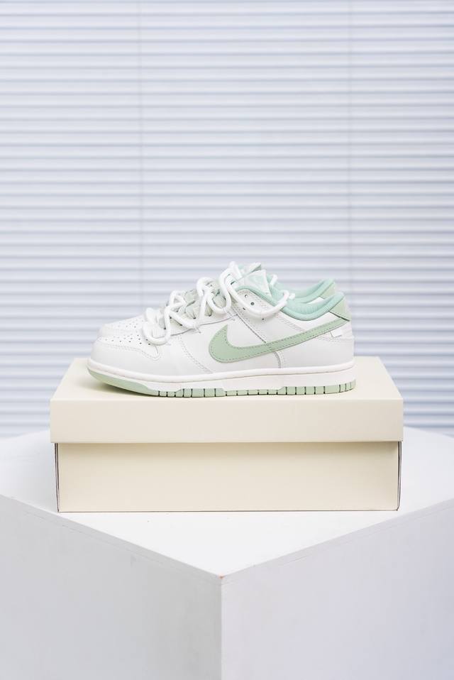 核心私 Nike Dunk 全套原楦原模倾力打造完美版型 独家原厂航空铝磨具打磨大底 鞋头坡度极致还原 无解鞋型 原盒原配 圈内天花板工艺 原厂冲刀 超高清洁度