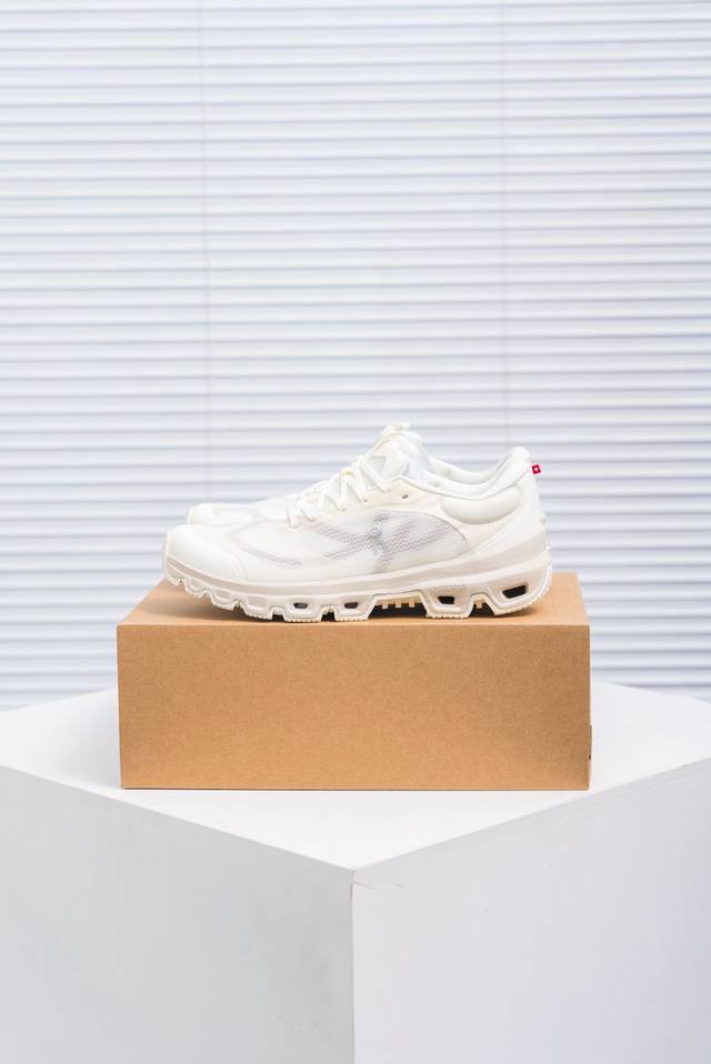 核心私 On昂跑 Cloud 户外街头机能风跑步鞋 Cloud Hi Edge户外机能融合街头潮流 越界开启全新都市探索 Cloudtec专利科技鞋底搭载耐温耐