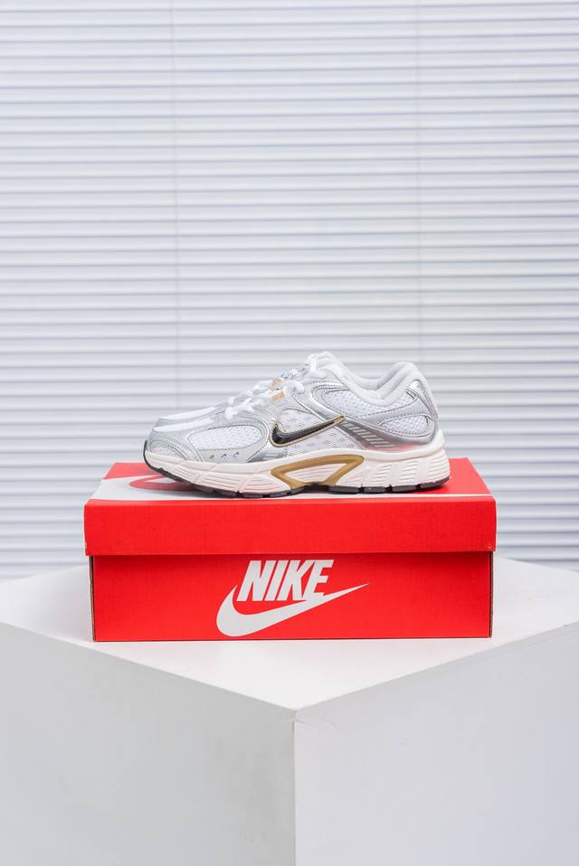 核心私 Nike V5 Rnr 千禧年经典复古跑鞋 #搭载泡绵中底厚实而轻盈匠心细节巧搭立体耐克勾标志焕新演绎复古 货号：Hj5228 102 尺码：36 36