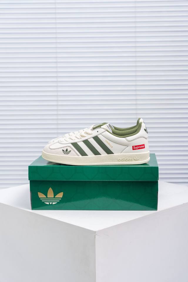 核心私 Adidas Samba Og 桑巴舞街头系列德训运动板鞋 采用固色翻毛皮组合牛剖革鞋面材质 外置正确3层组合围条加厚烟胶橡胶大底 货号：Xd6188