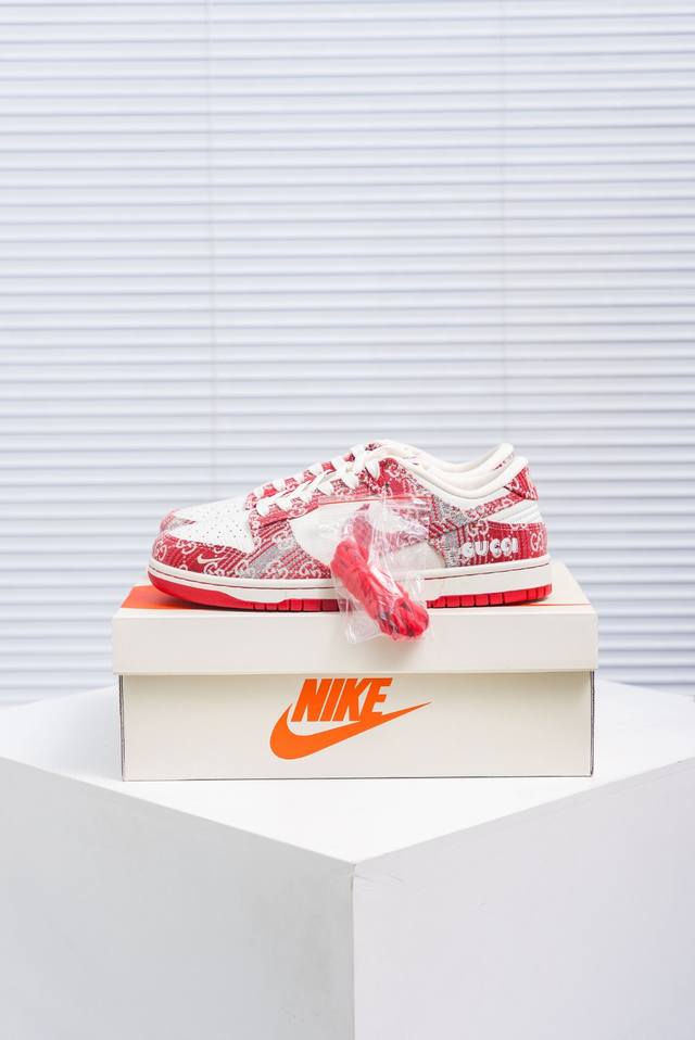 核心私 Nike Dunk 全套原楦原模倾力打造完美版型 独家原厂航空铝磨具打磨大底 鞋头坡度极致还原 无解鞋型 原盒原配 圈内天花板工艺 原厂冲刀 超高清洁度