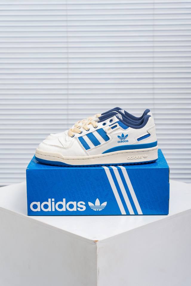 核心私 Adidas Forum Low Cl三叶草低邦 经典魔术贴复古板鞋 男女潮流头层皮休闲鞋 货号：Hr0458 尺码：36 36.5 37 38 38.
