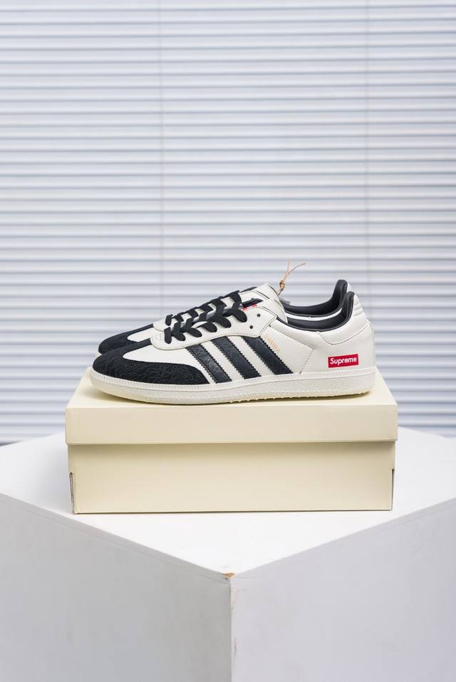 核心私 Adidas Samba Og 桑巴舞街头系列德训运动板鞋 采用固色翻毛皮组合牛剖革鞋面材质 外置正确3层组合围条加厚烟胶橡胶大底 货号：Gj75807