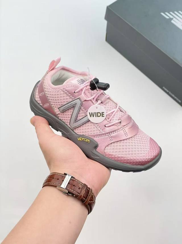 New Balance Nb Mt10 系列高圆圆同款轻便赤足童低帮薄底鞋休闲跑步鞋 尺码26-37 采用弹力扣设计，方便宝贝穿脱透气网鞋面，清爽透气让双脚在炎