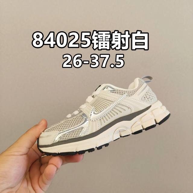Nk V5透气跑步休闲运动鞋 兔系带 Size：26-37.5码 松紧带 经典跑步休闲运动鞋鞋，运动跑步休闲都不耽误的学生时代必备 低帮松紧带设计，穿脱方便 橡