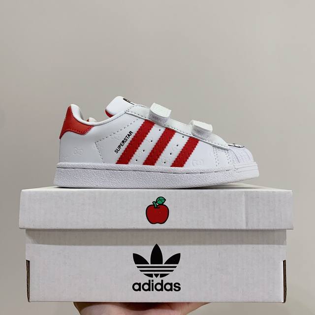 Ad联名Hellokitty童鞋22-37码 这么可爱的Hello Kitty贝壳头太难得了上脚超舒服的鞋子， 而且还是四季百搭常青款，皮面质感很赞包装盒也好可