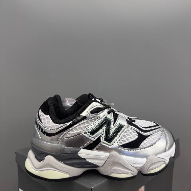 Nb9060松紧扣儿童老爹运动鞋 Size：24-36码 经典Nb9060老爹款 松紧扣设计，附赠一对鞋带，穿脱方便 老爹款式设计，百搭又时髦