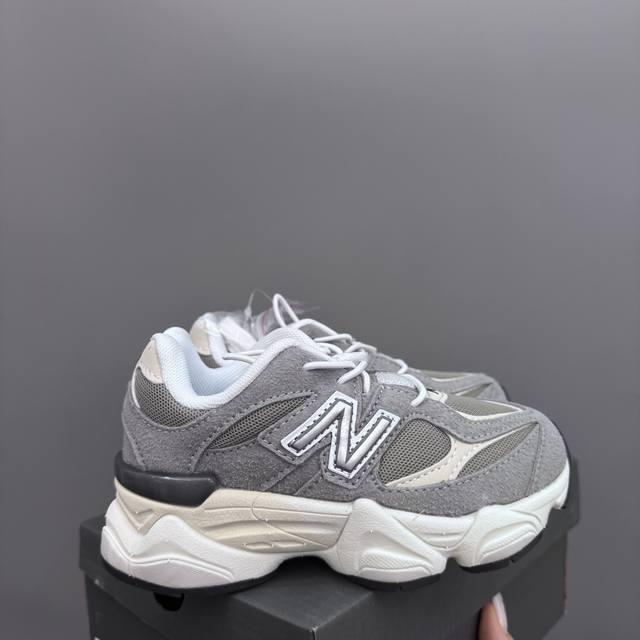 Nb9060松紧扣儿童老爹运动鞋 Size：24-36码 经典Nb9060老爹款 松紧扣设计，附赠一对鞋带，穿脱方便 老爹款式设计，百搭又时髦
