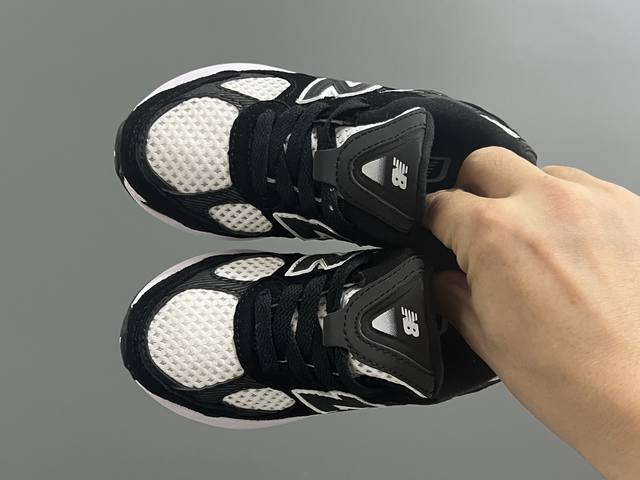 牛B新款2010网面鞋带款儿童老爹鞋 Size：24-36码 经典Nb2010款式 网面设计，透气舒适不闷脚 老爹款式，百搭又时髦