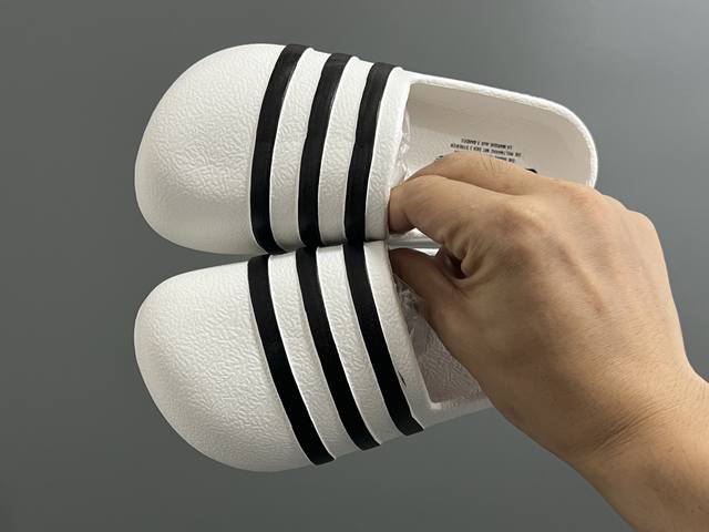 A家新款包头儿童拖鞋 Size:：24-35码 经典Ad儿童拖鞋 一体成型超轻工艺 好穿又好打理